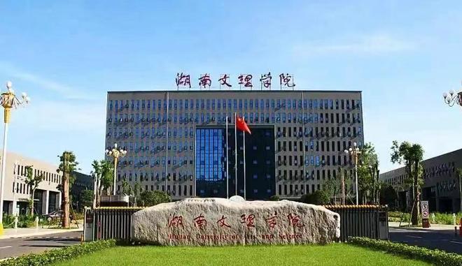 子身材纤瘦高挑大眼睛性格豪爽同是老师冰球突破正规网站教授出轨学生后续：妻(图4)