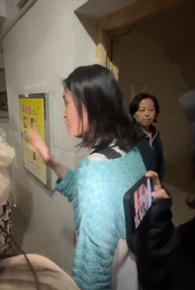 子身材纤瘦高挑大眼睛性格豪爽同是老师冰球突破正规网站教授出轨学生后续：妻(图10)