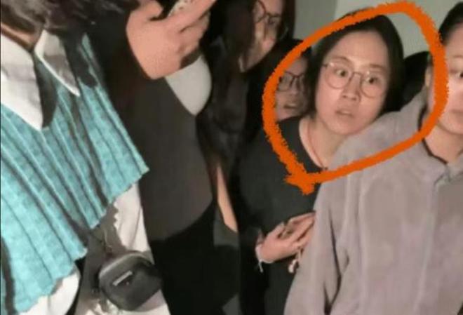 子身材纤瘦高挑大眼睛性格豪爽同是老师冰球突破正规网站教授出轨学生后续：妻(图11)